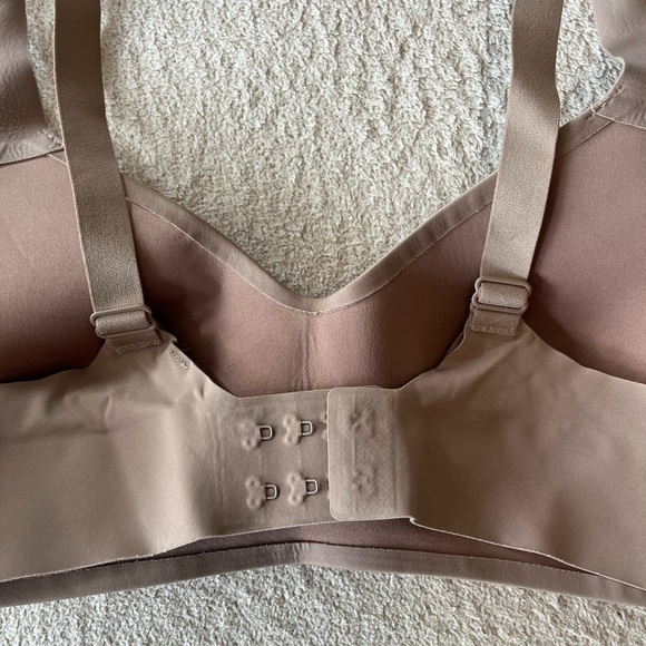 Lululemon Holds True Wirefree Bra 34B Soft Sand - Picture 9 of 13